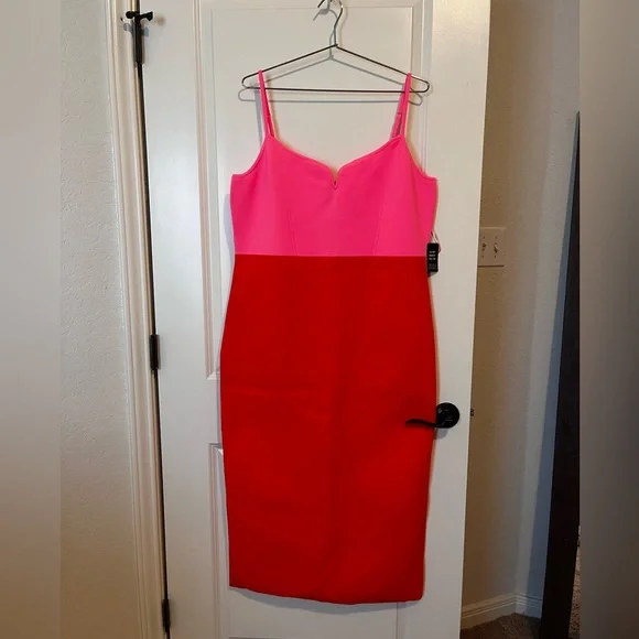 NWT express colorblock fitted dress. Never worn - Picture 6 of 6